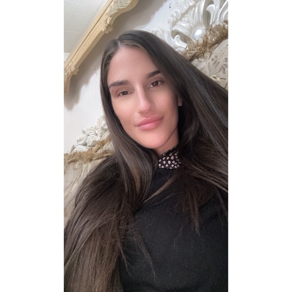 Meet your Posher, Gina Marie🐝 - Picture 7 of 16